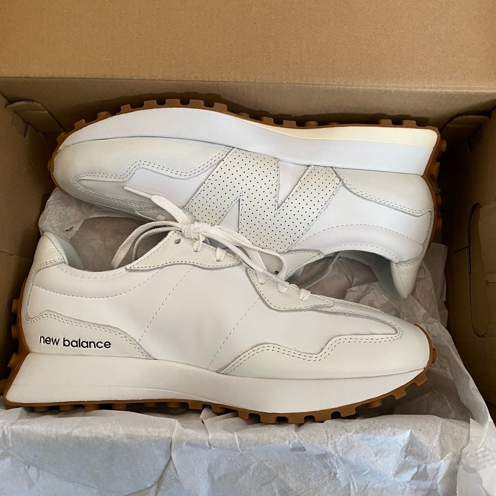 Brand new New Balance 327 women’s shoe size 10